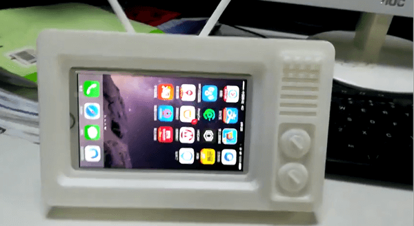 一技術宅的腦洞：3D打印復古電視機竟能‘吃掉’手機！